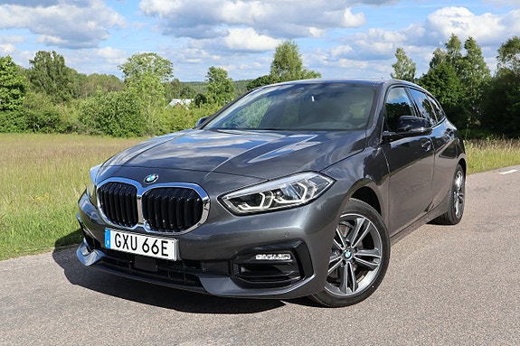 BMW 118i 4 of 5