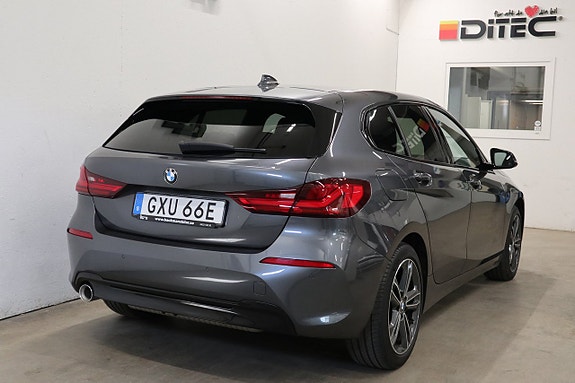 BMW 118i 3 of 5