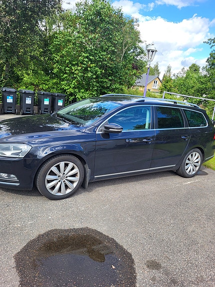 Volkswagen Passat 2 of 5