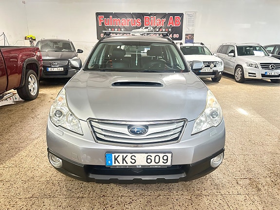 Subaru Outback 2 of 5