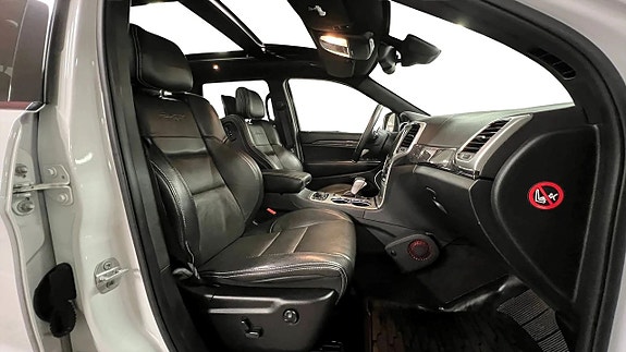 Jeep Grand Cherokee 17 of 27