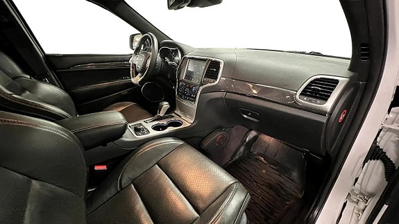 Jeep Grand Cherokee 18 of 27