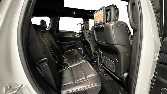 Jeep Grand Cherokee 16 of 27