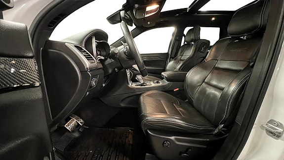 Jeep Grand Cherokee 13 of 27
