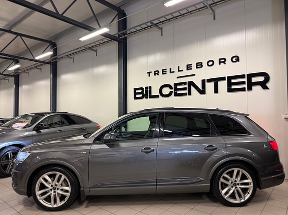 Audi Q7 3 of 5