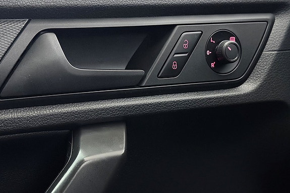 Volkswagen Caddy 24 of 24