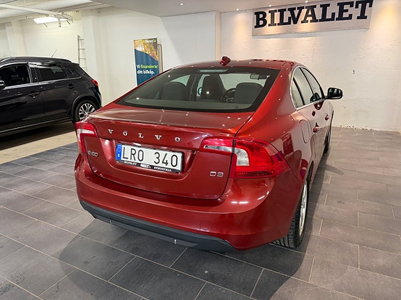 Volvo S60 4 of 5