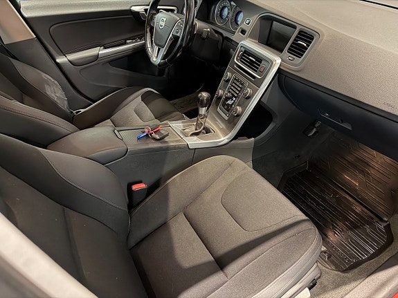 Volvo S60 11 of 16