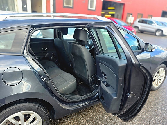 Renault Megane 14 of 16