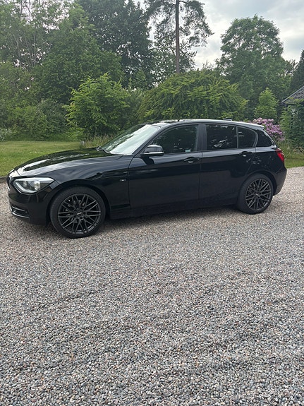 BMW 120d 2 of 4