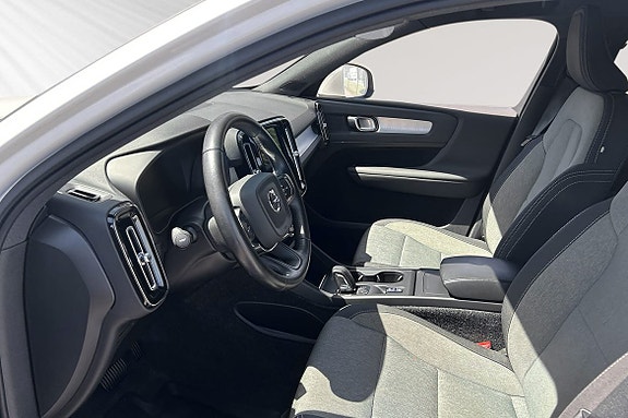 Volvo XC40 8 of 12