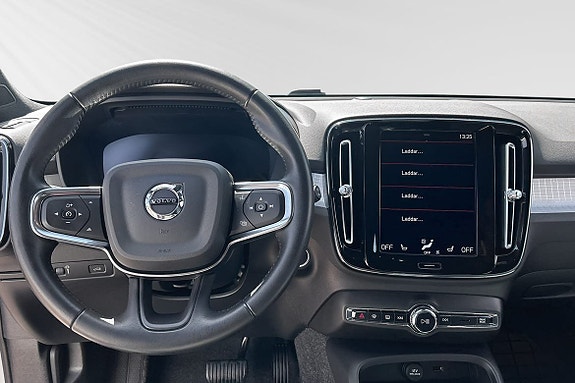Volvo XC40 10 of 12