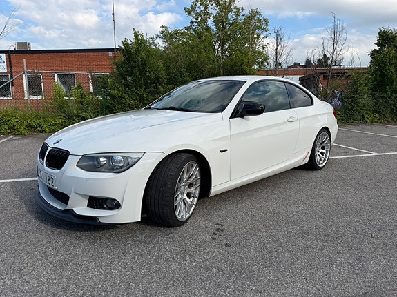 BMW 325i 3 of 5