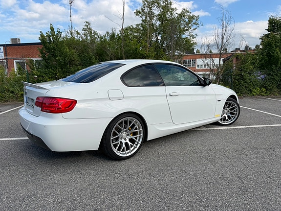 BMW 325i 2 of 5