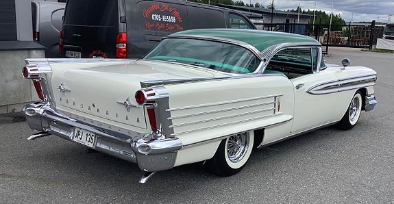 Oldsmobile 88 4 of 5
