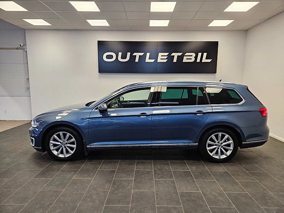 Volkswagen Passat 2 of 5
