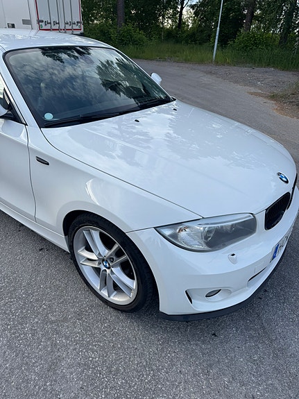 BMW 118d 3 of 5