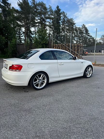BMW 118d 4 of 5