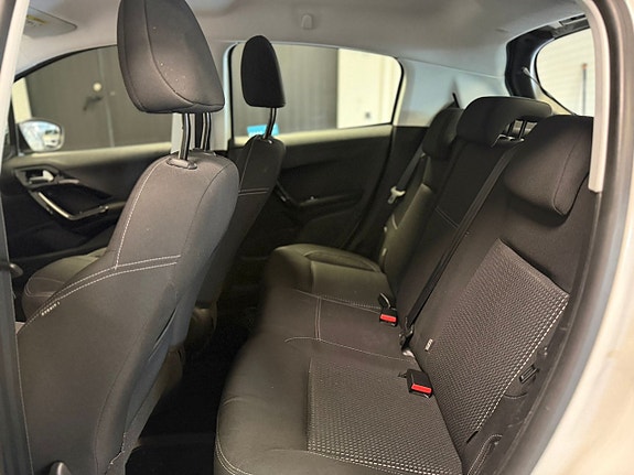 Peugeot 208 8 of 21