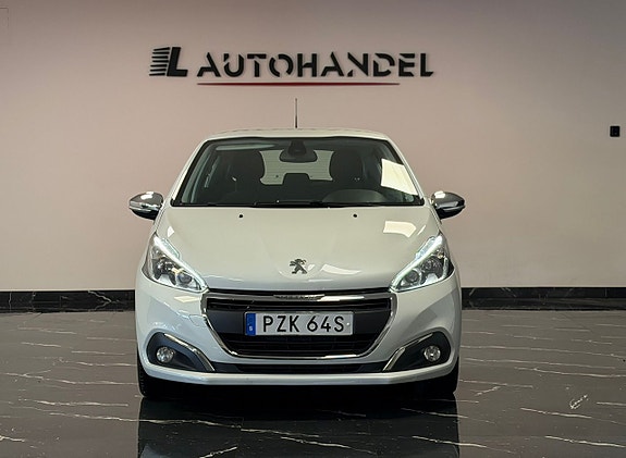 Peugeot 208 2 of 5