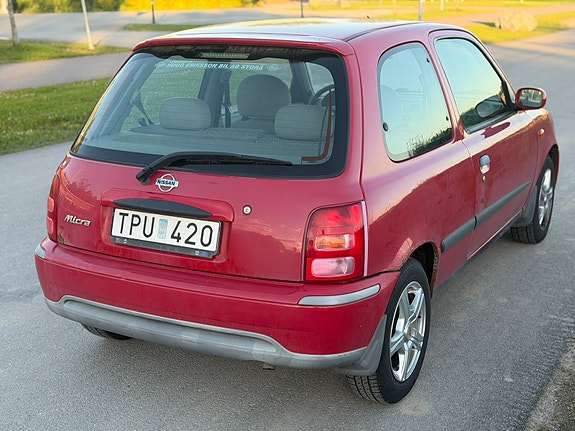 Nissan Micra 4 of 5
