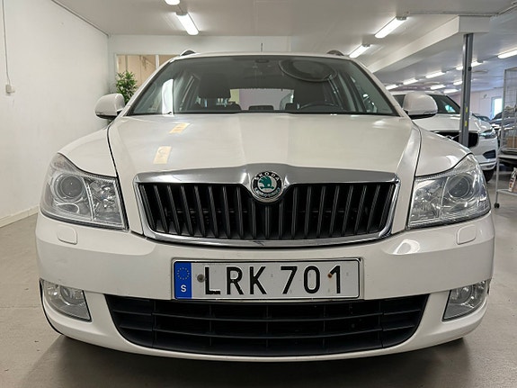 Skoda Octavia 2 of 5