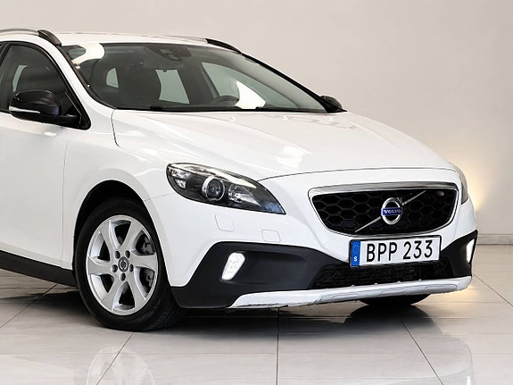 Volvo V40 Cross Country 4 of 12
