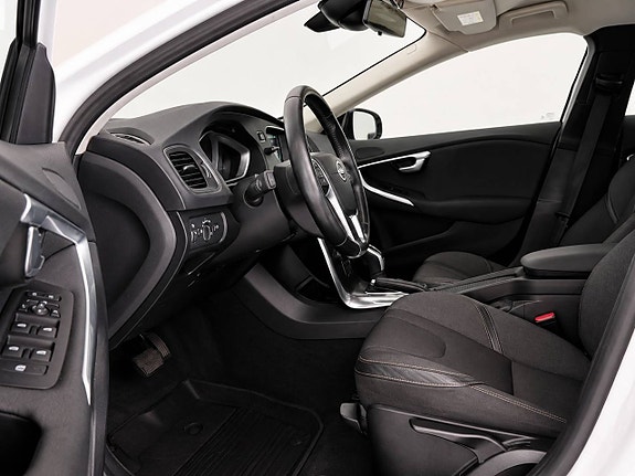 Volvo V40 Cross Country 7 of 12