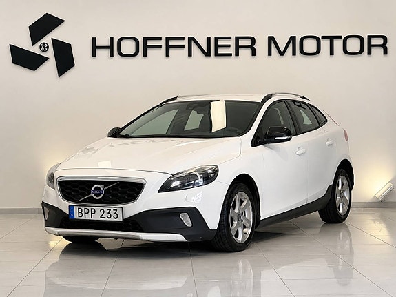 Volvo V40 Cross Country 2 of 12
