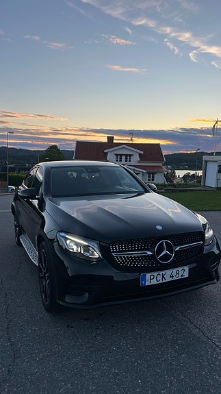 Mercedes-Benz GLC220 d 2 of 5