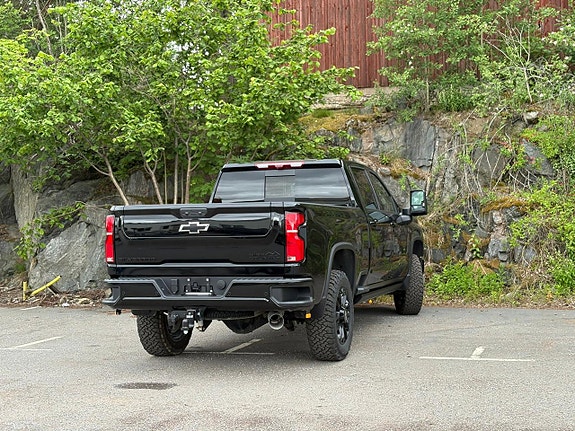 Chevrolet Silverado 4 of 5
