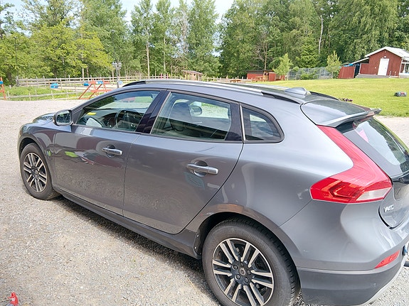 Volvo V40 Cross Country 4 of 5