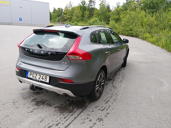 Volvo V40 Cross Country 2 of 5