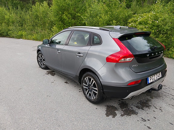 Volvo V40 Cross Country 3 of 5