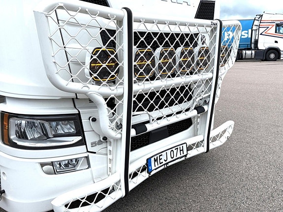 Scania R 560 B6x24NB Fjärrbil Lågt miltal 9 of 13