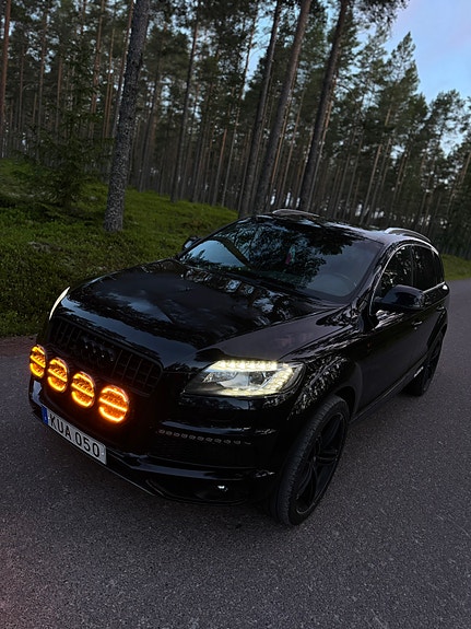 Audi Q7 2 of 5