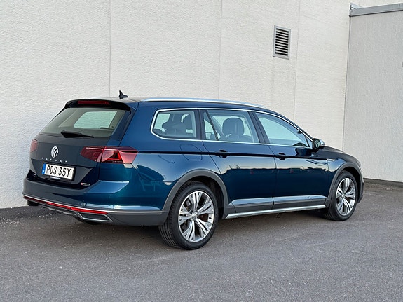 Volkswagen Passat Alltrack 3 of 5