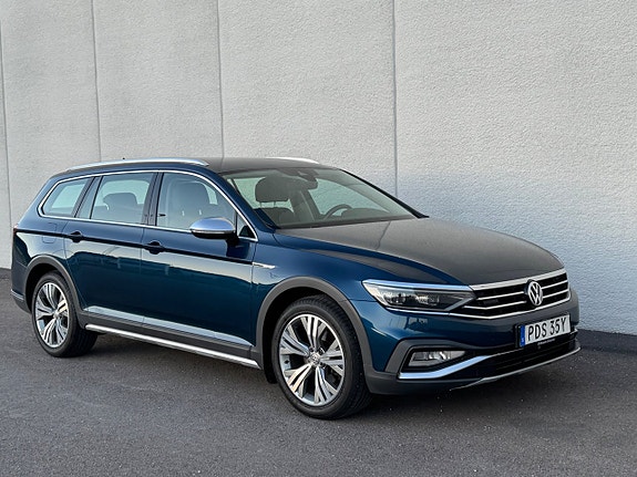 Volkswagen Passat Alltrack 2 of 5