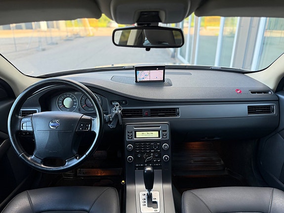 Volvo V70 6 of 30