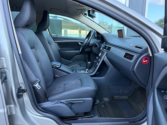 Volvo V70 4 of 5