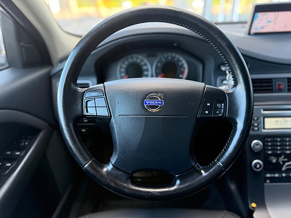 Volvo V70 8 of 30