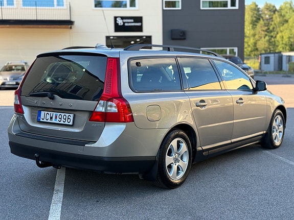Volvo V70 16 of 30
