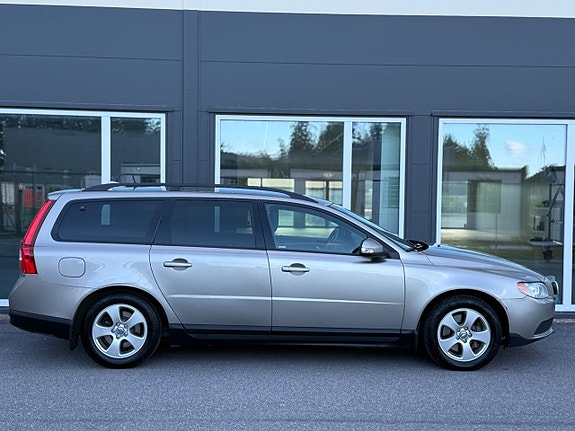 Volvo V70 2 of 5
