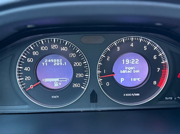 Volvo V70 7 of 30