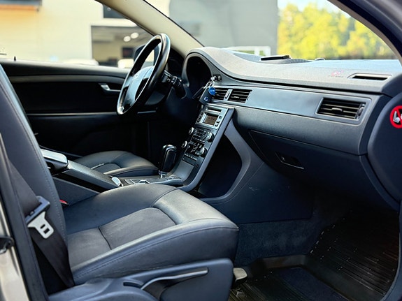 Volvo V70 12 of 30
