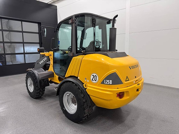 Volvo L25B med  redskap 2 of 3
