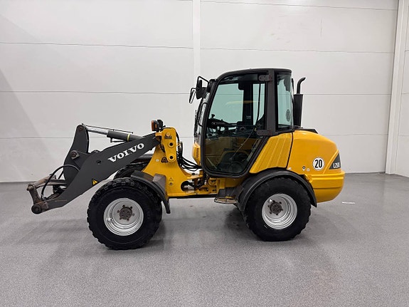 Volvo L25B med  redskap