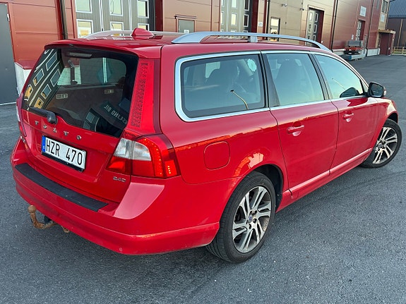 Volvo V70 3 of 5