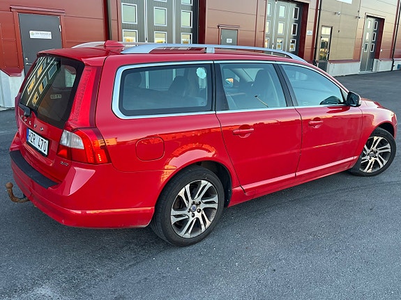 Volvo V70 4 of 5
