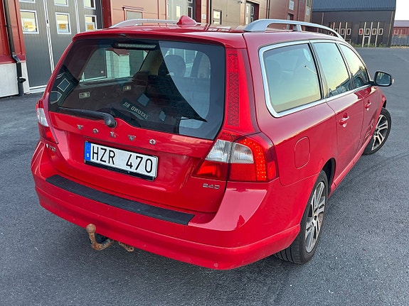 Volvo V70 2 of 5